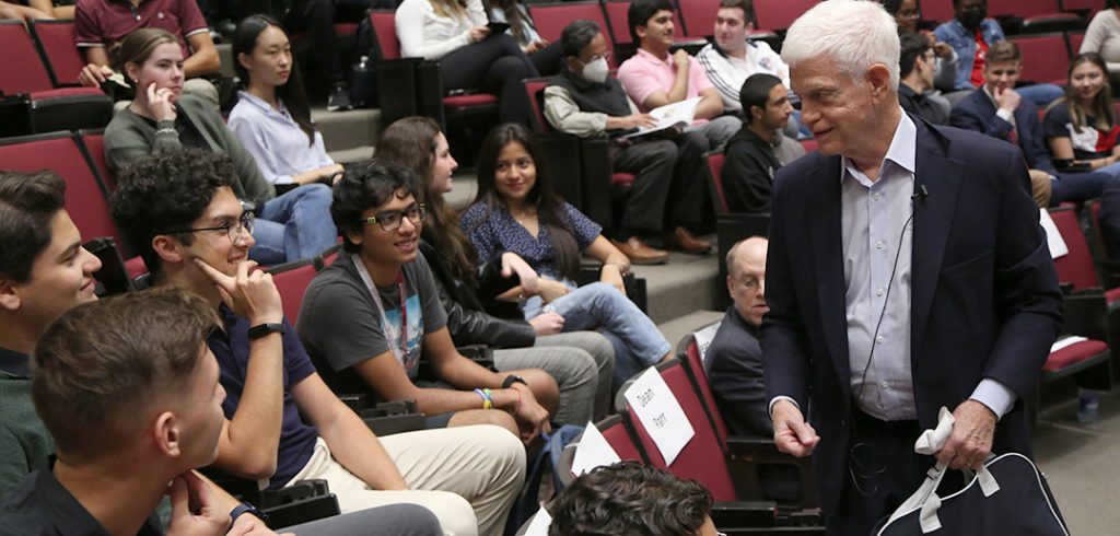 Mario Gabelli talks to students in audience