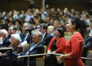 Audience members packed Keating Hall auditorium to hear Ken Langone speak on Oct. 27. (Photo by Chris Taggart)