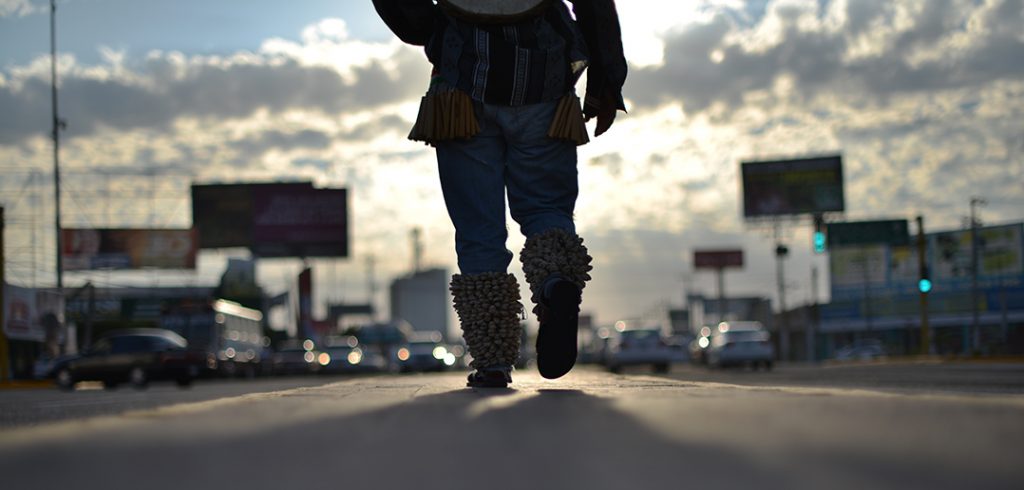 Judío from Baca dancing for alms at traffic lights.