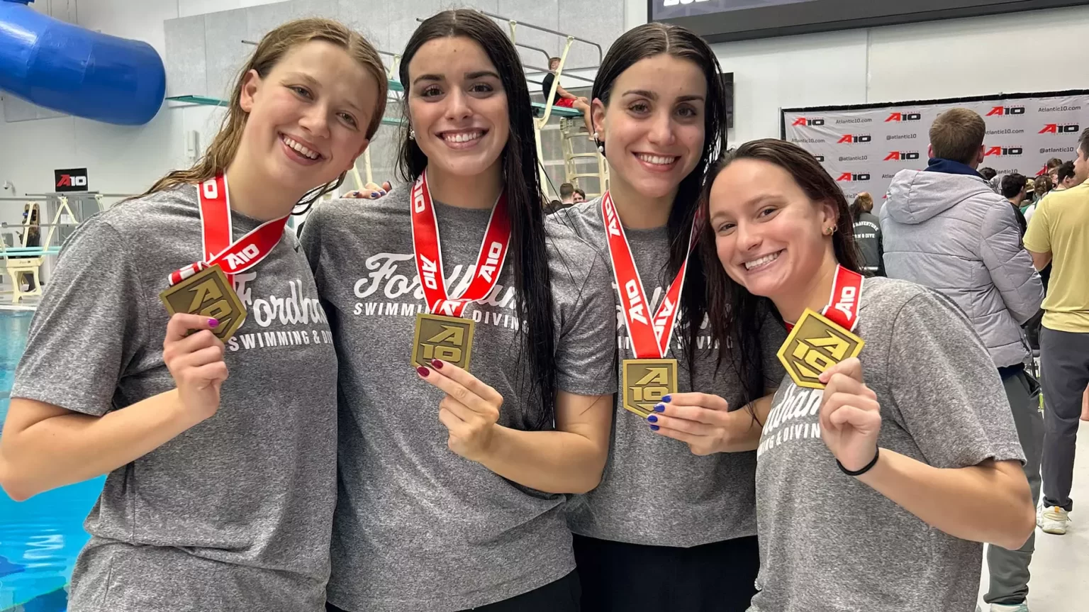 Krog, A. Martín, L, Martín, & Zebrowski. Holding medals.