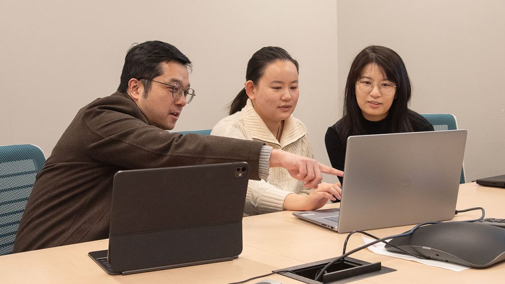 Professor Ying Mao, Shuwen Kan, and Yin Su reviewing quantum computing research